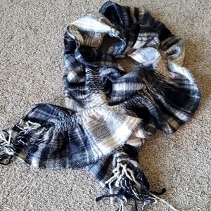 5/$20 ❤️ Women's Bunge Scarf